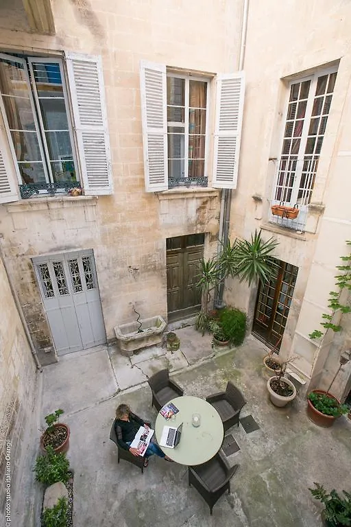 La Petite Saunerie Avignon Bed & Breakfast